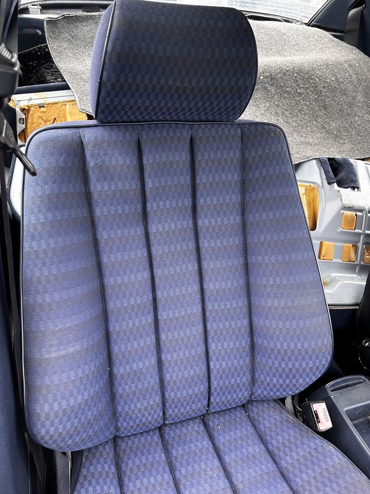 Mercedes 190 w201 fotel pasazer niebieska krata