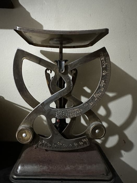 Balança antiga de pesar cartas