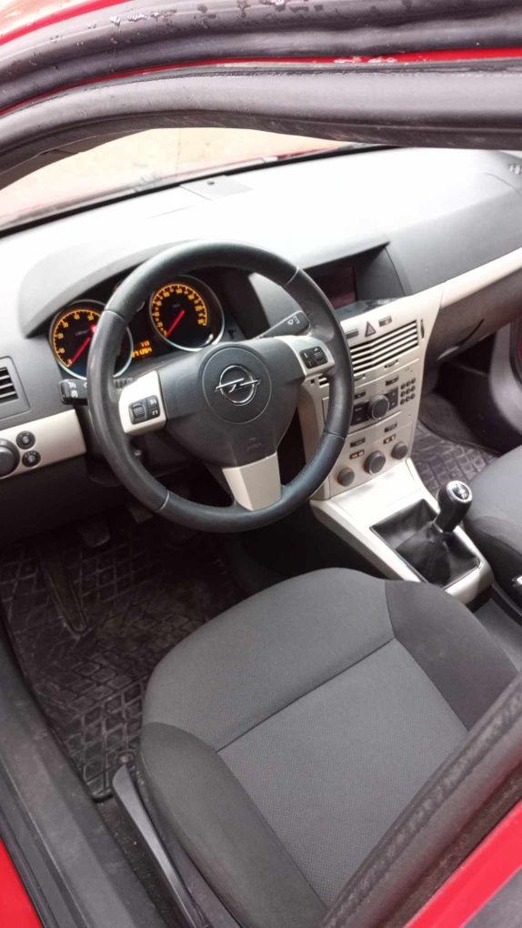 Opel Astra H авто