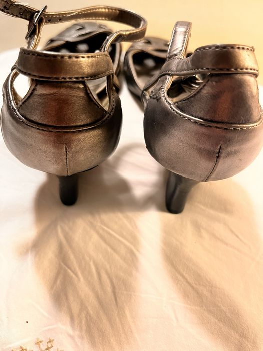Sapatos em cunha de pele da zara cor chumbo