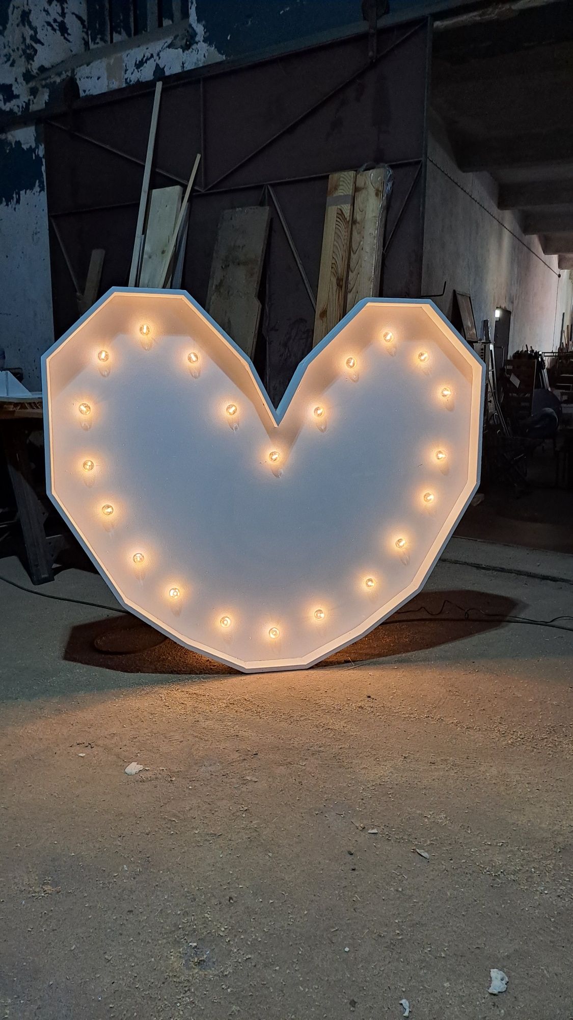 Coração Iluminado para decorar casamentos