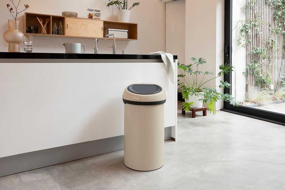 Brabantia Duży Piękny Kosz na śmieci Touch Bin 60 L Jasny Beż + worki