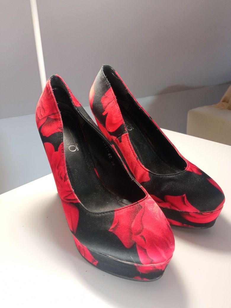 Buty na koturnie r 36 Platino Linea