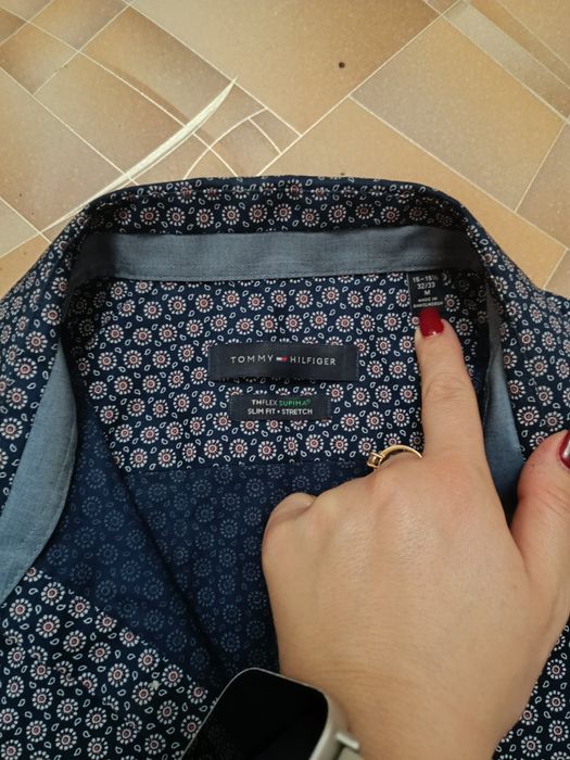 чоловіча сорочка фірми Tommy Hilfiger з принтом m стан нової