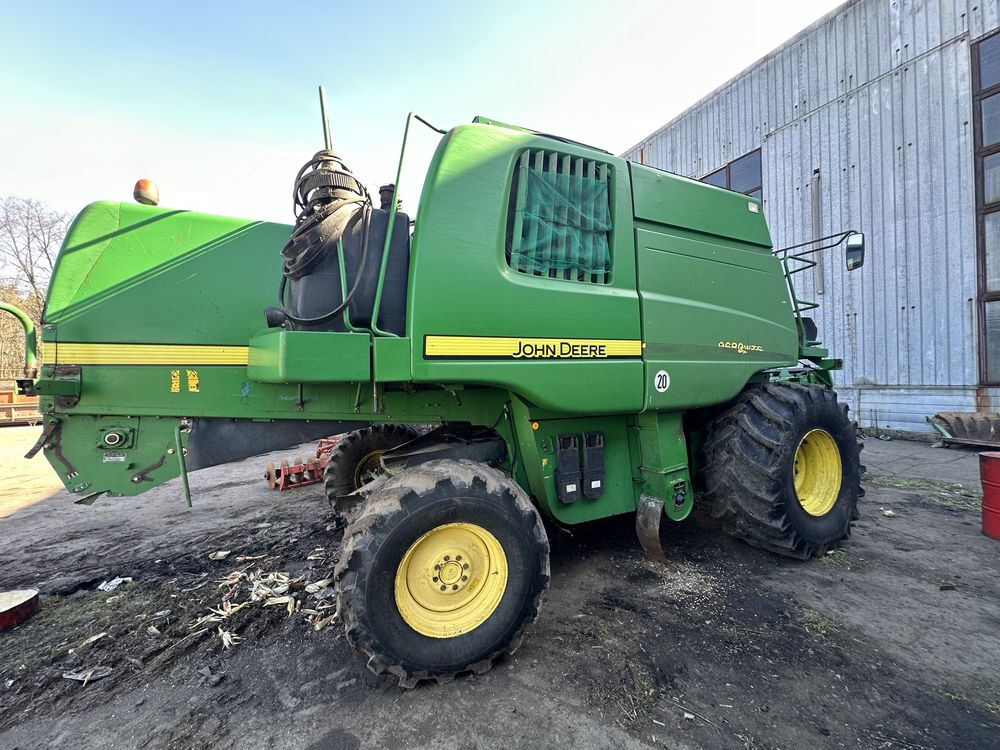 Комбанй John Deere W 650