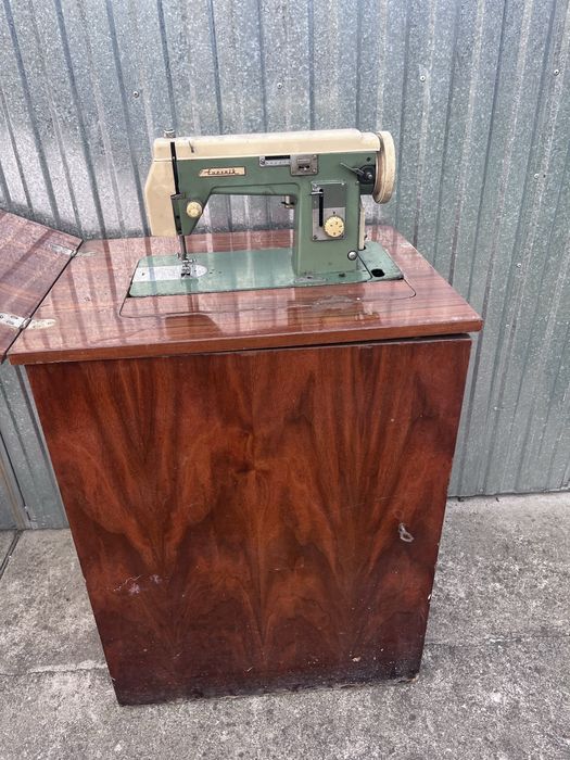 Maszyna do szycia Łucznik w zabudowie