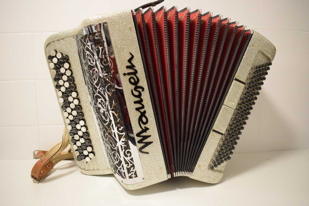 Acordeao maugein fre 3 voz estado novo, N.136