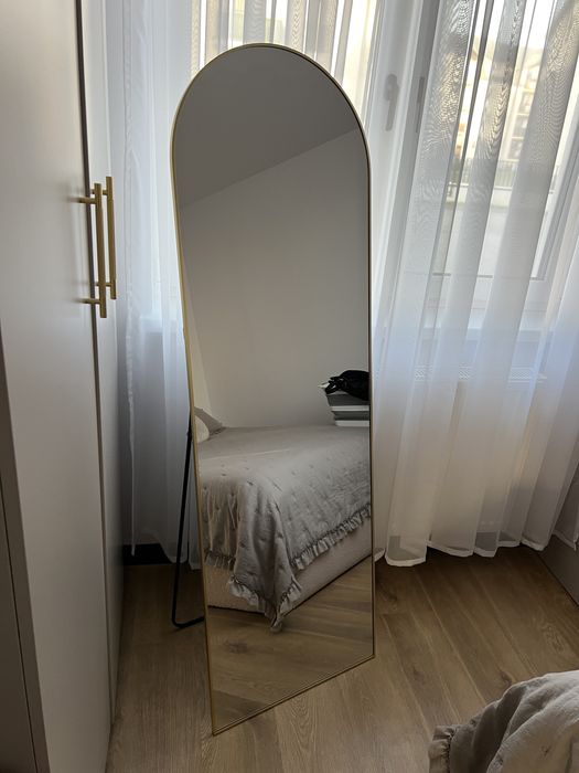 Lustro stojace w zlotej ramie polokragle owalne 162x53cm
