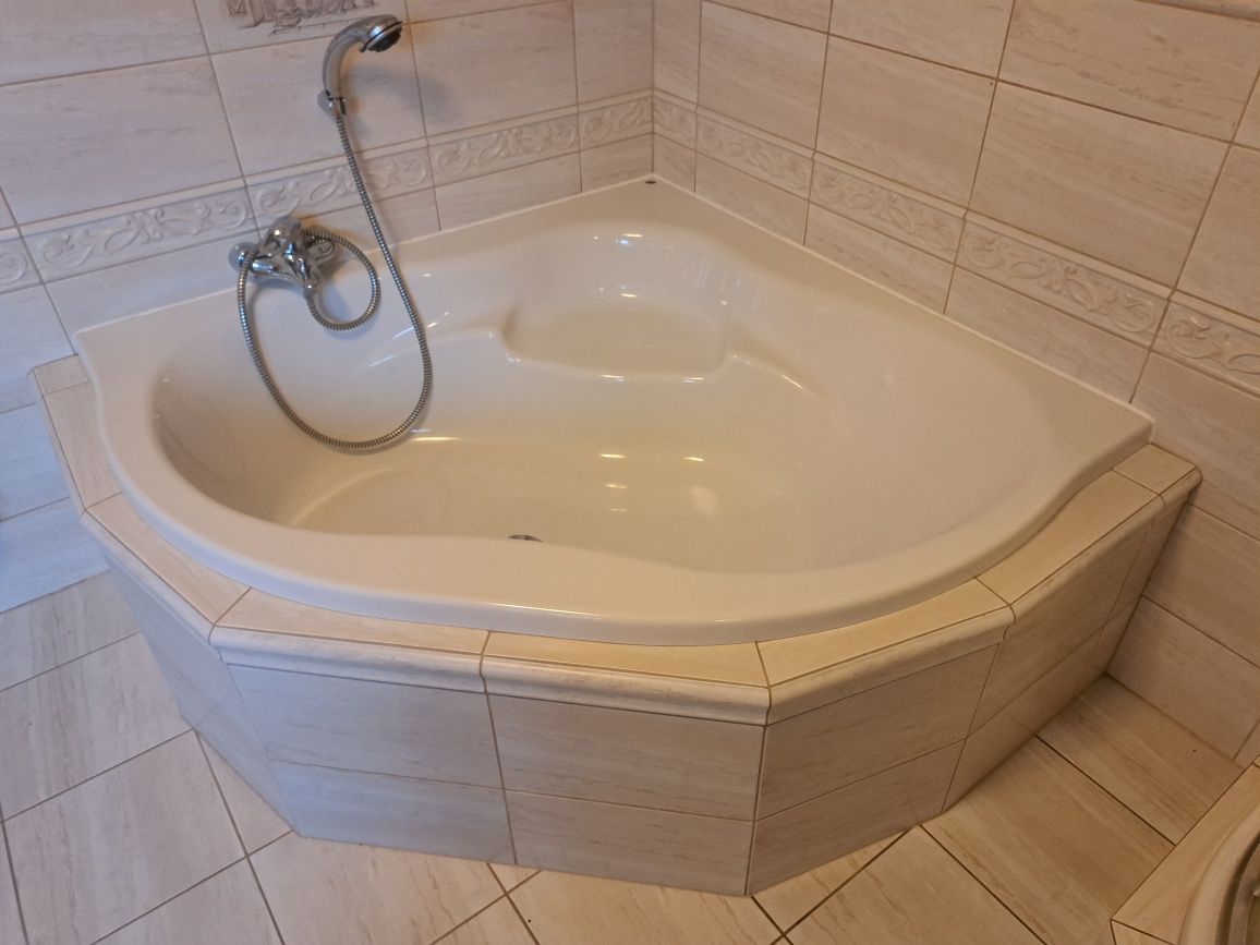 Kabina prysznicowa Koralle z brodzikiem 90 x 90 + wanna KOŁO 145 x 145