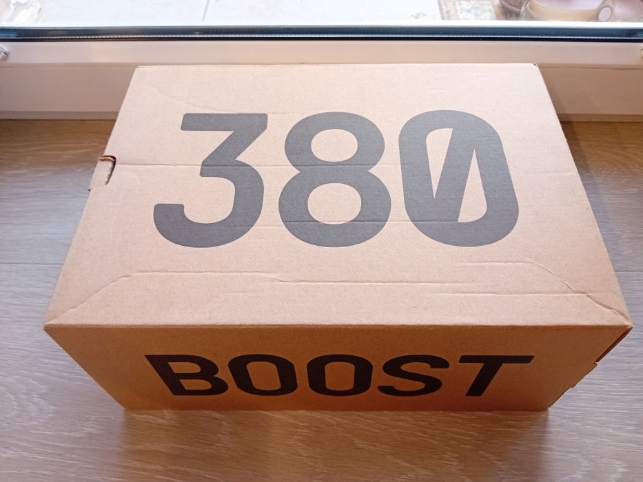 Pudełko po butach Adidas Yeezy Boost 380 BDB 43.3