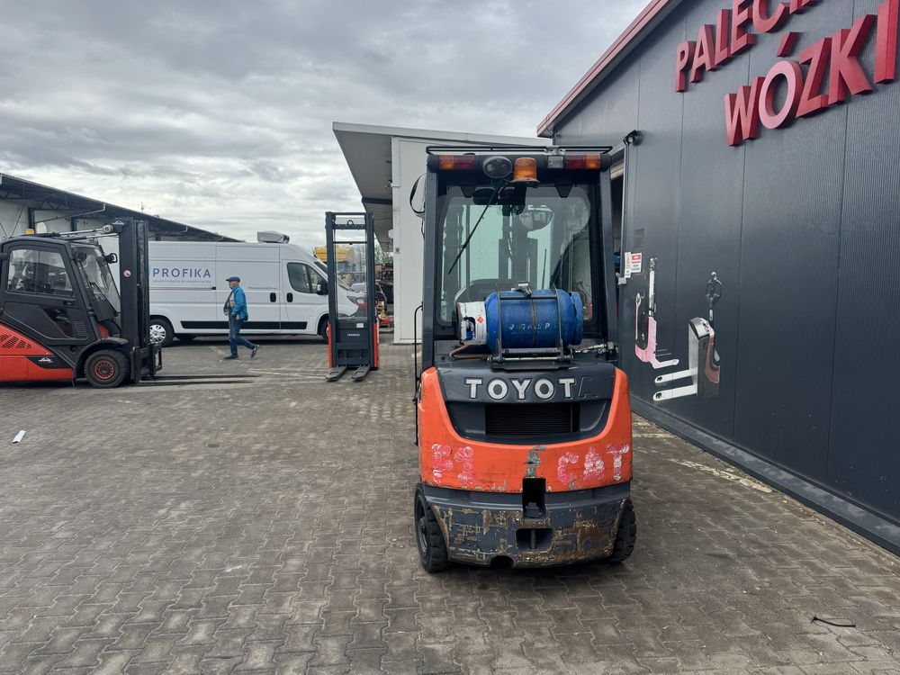 Wózek widłowy Toyota 1800 kg 2016 r Toyota 8-FGF 18 330 cm 1800 kg