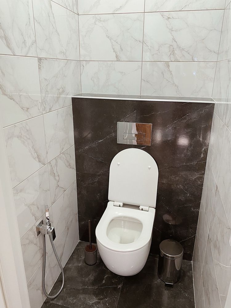 Продаж 2 кімнатної квартири на Щасливому! З видом на озеро!