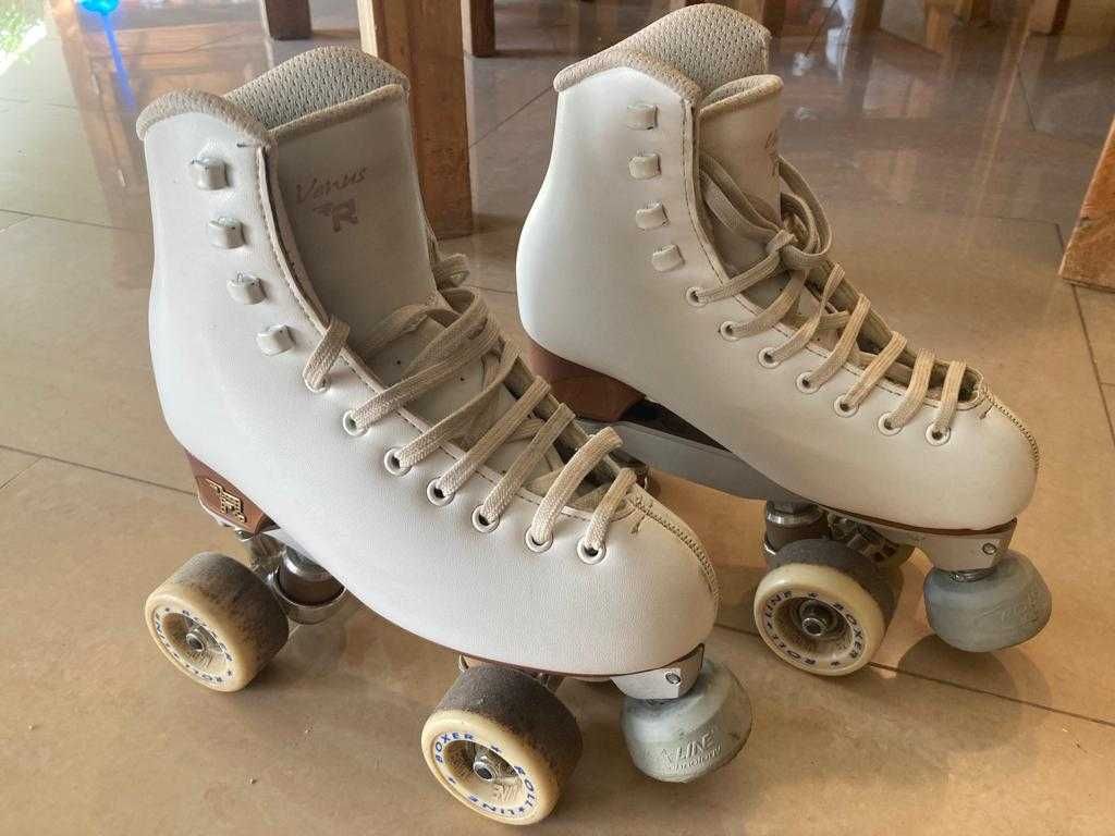 Patins de patinagem artística