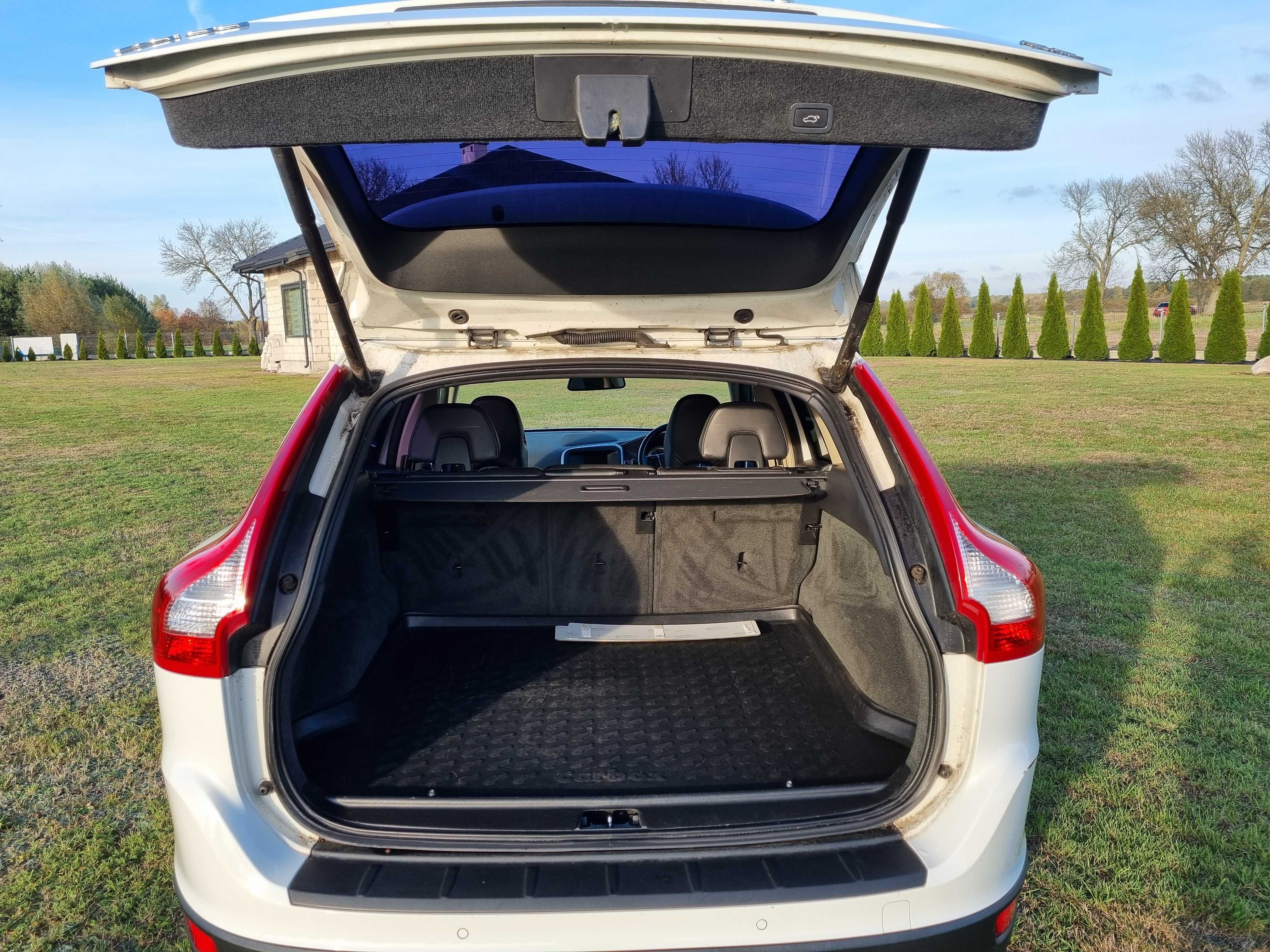 Kompletny Tył VOLVO XC60 11" Zderzak Klapa Lampy Belka