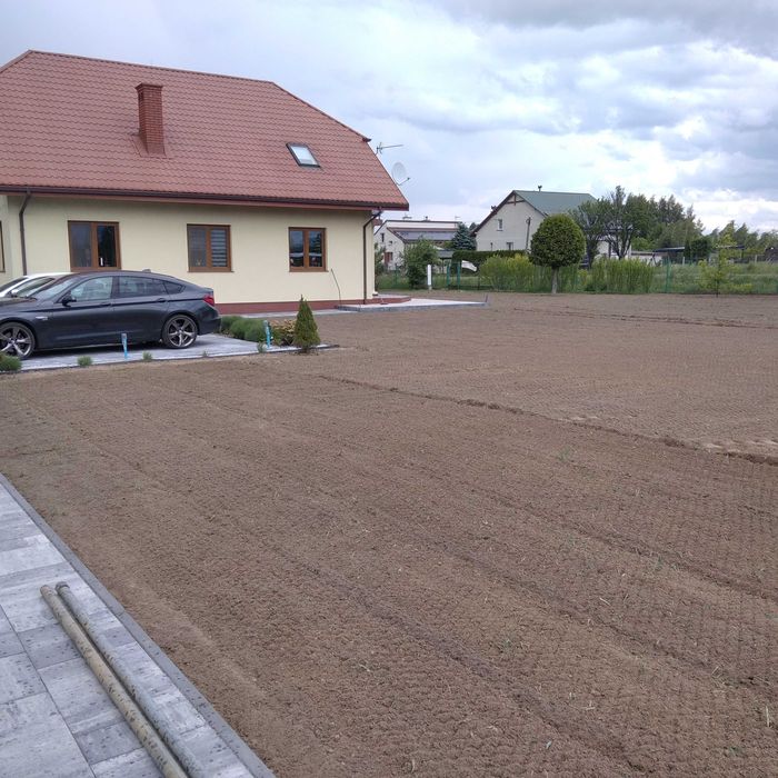 Zakładanie trawników, glebogryzarka separacyjna, walec, równiarka,