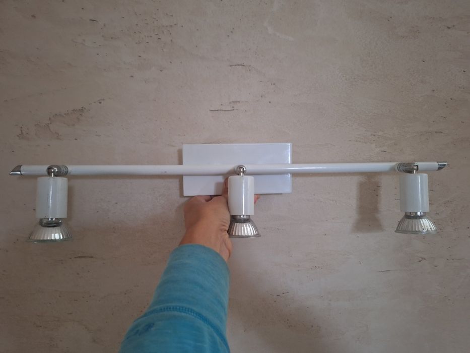 monia lampa ścienna regulowana z wyłącznikiem nad lustro  biała