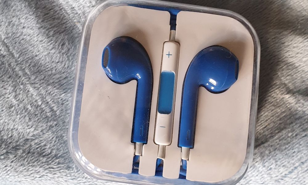 Fones novos em caixa