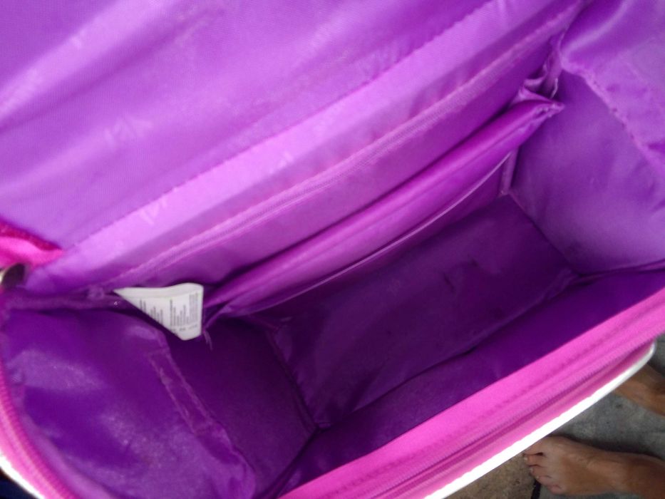 Продам портфель бу в хорошем состоянии.