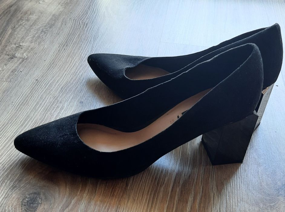 Buty zamszowe, czółenka Stradiwarius 39
