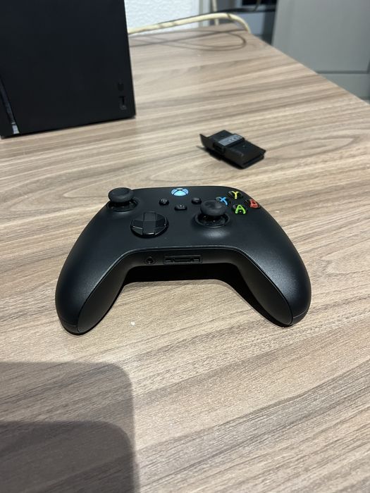 Xbox serie X com caixa e recarga de comando