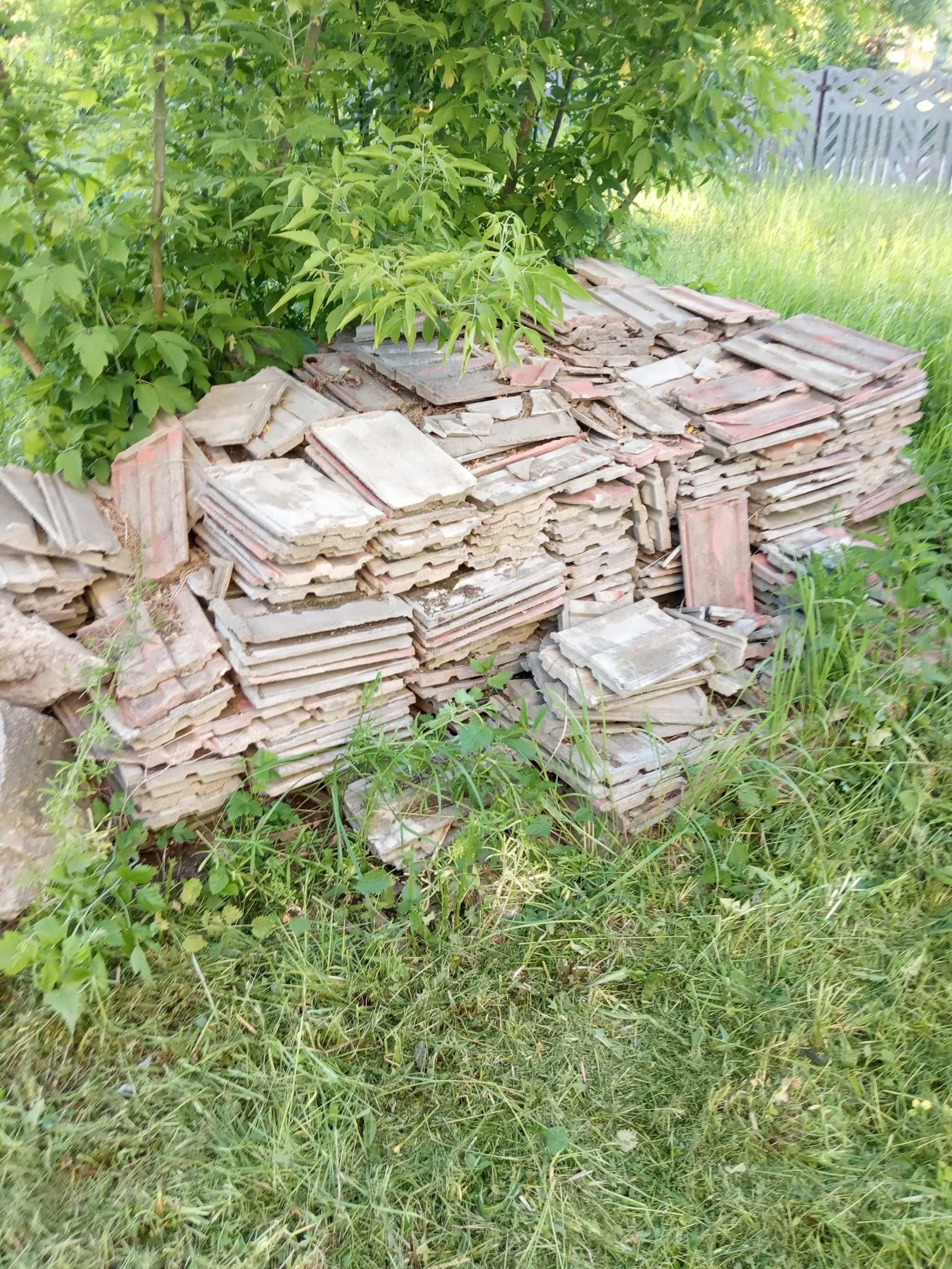 Stara dachówka cementowa