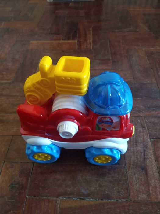 Carro de bombeiros com música e voz