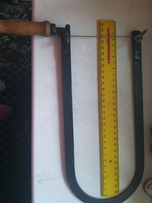 Уровень,    замок, пилка ,рулетки ,вольтметр