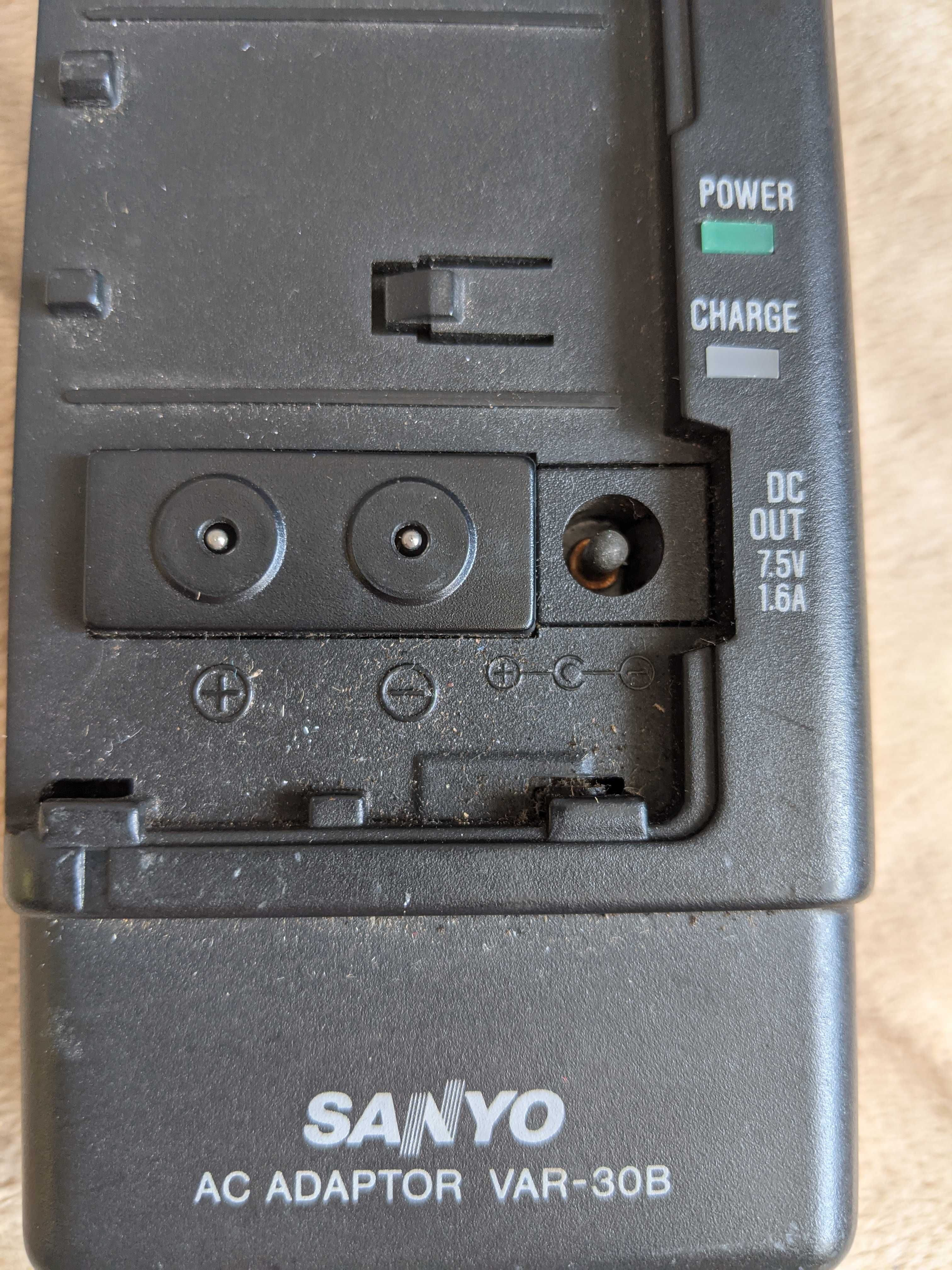 Блок живлення / зарядне для старих камер SANYO (7.5V 1.6A)