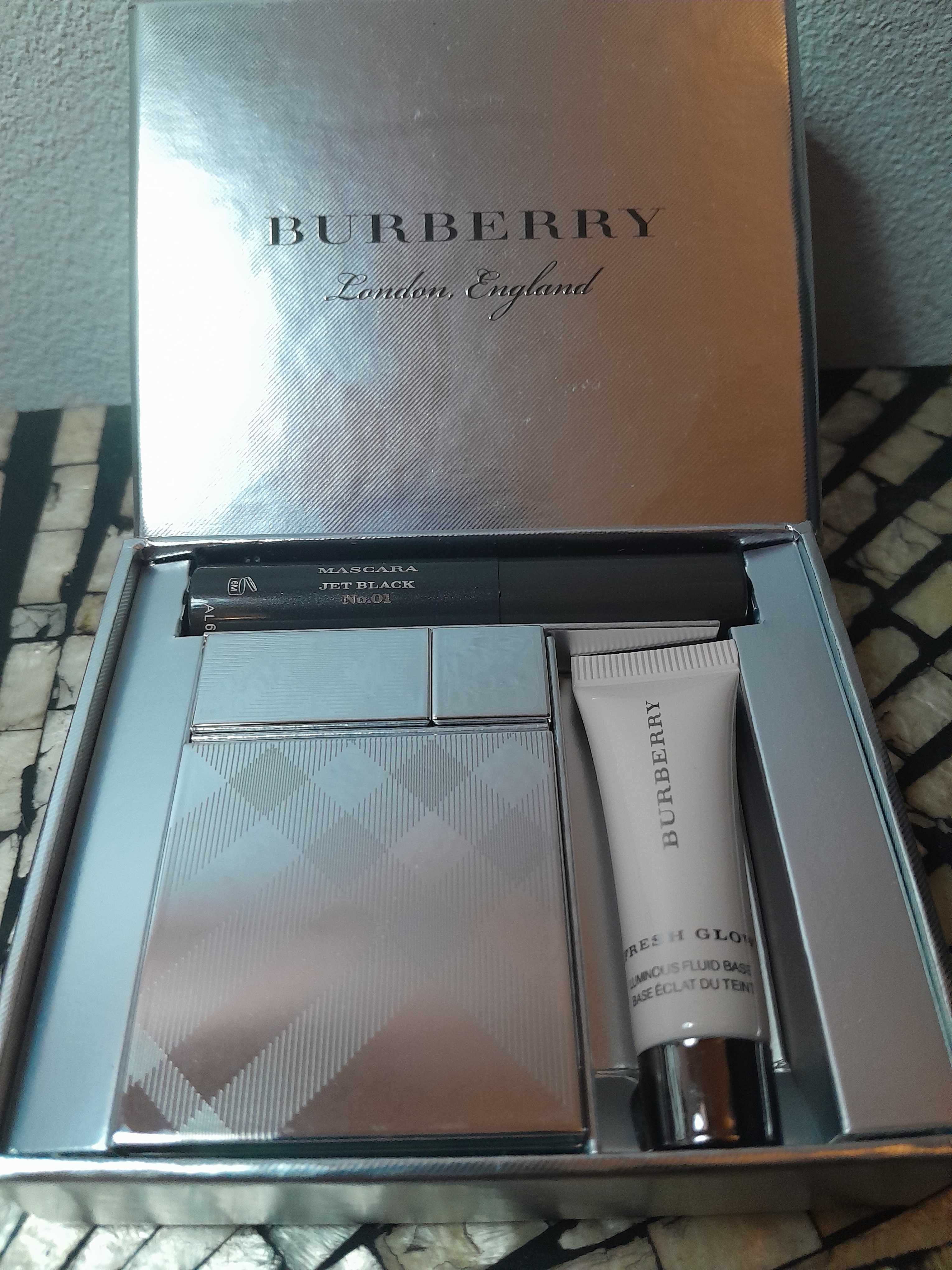 Burberry make up box set