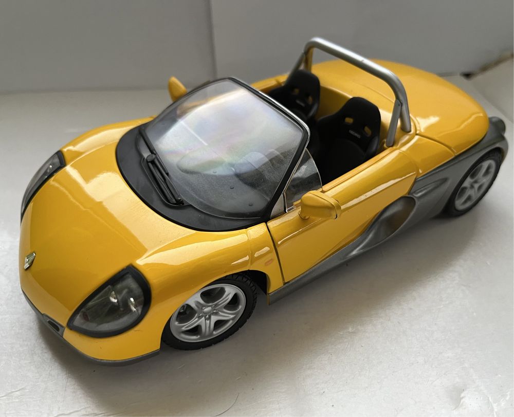 Model samochodu w skali 1:18 Renault Sport Spider Anson Norev