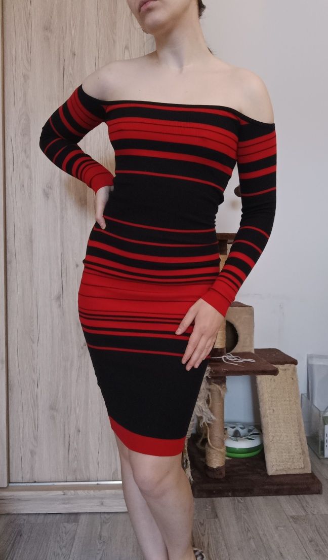 Sukienka obcisła slim czarny czerwony paski za kolano lu nyc xs