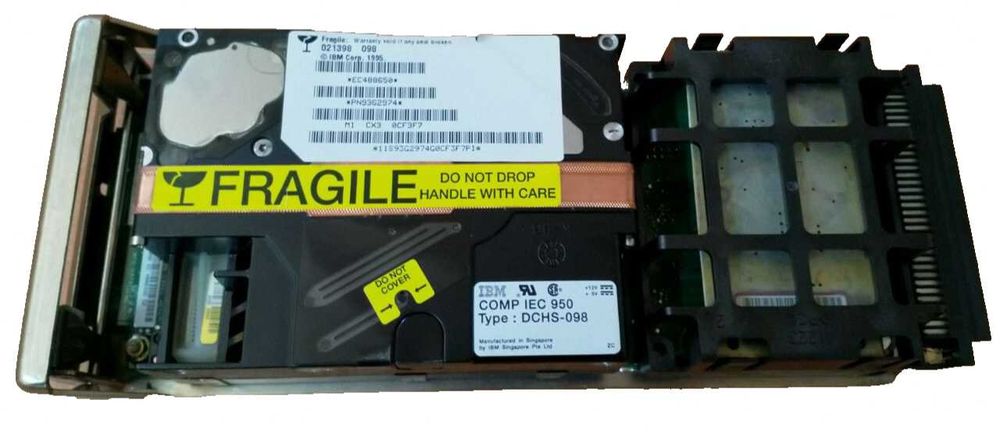 IBM 9 GB Ultrastar RAMAC DCHS-098 SCSI Hard disk drive HDA SPINNING64584699220867120