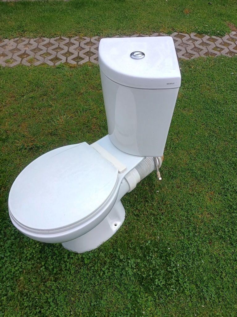 WC kompakt narożnikowy