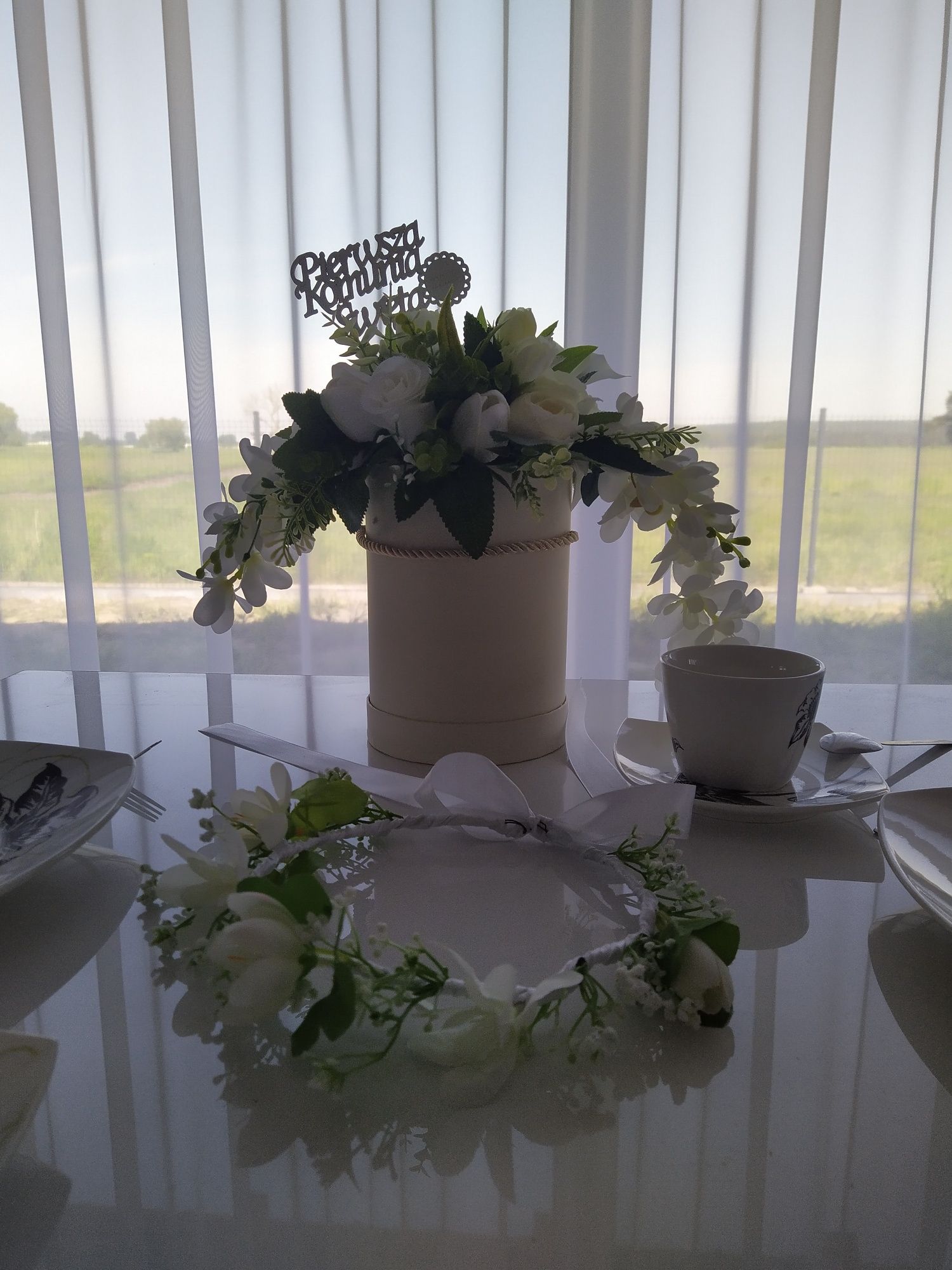 Flowerbox biały wysoki na Dzień Kobiet