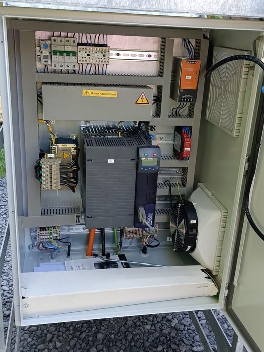 Szafa sterownicza do dźwigu lub maszyn budowlanych