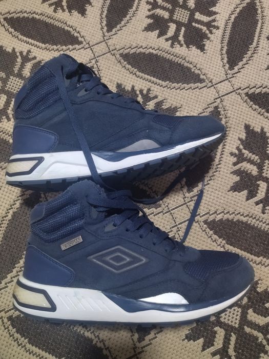 Продам демісезонні кросівки Umbro.