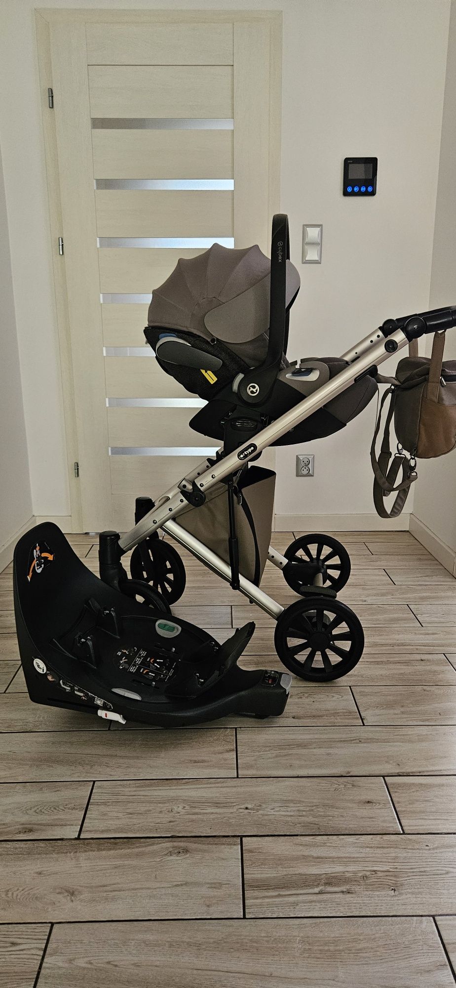Wózek Anex E-type w zestawie 2w1 lub 4w1 z Cybex I bazą obrotową