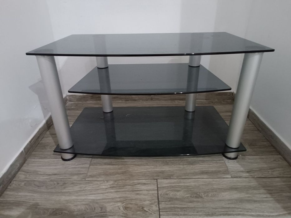 Szklany stolik pod tv