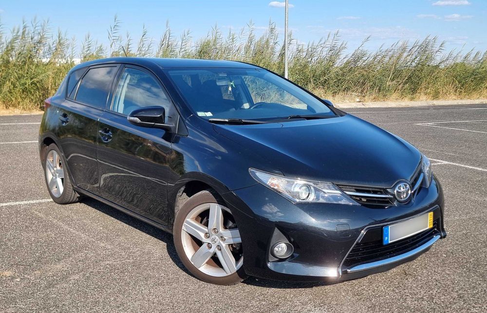 Toyota Auris 1.4D Comfort Pack Sport 2015: muito económico e só 1 dono