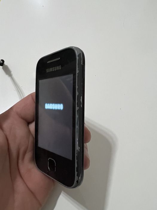 Продам телефон все працює !