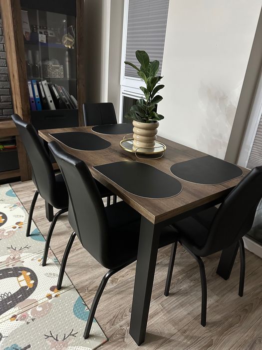 Meble BRW komplet stół z krzesłami, witryna. Szafka RTV