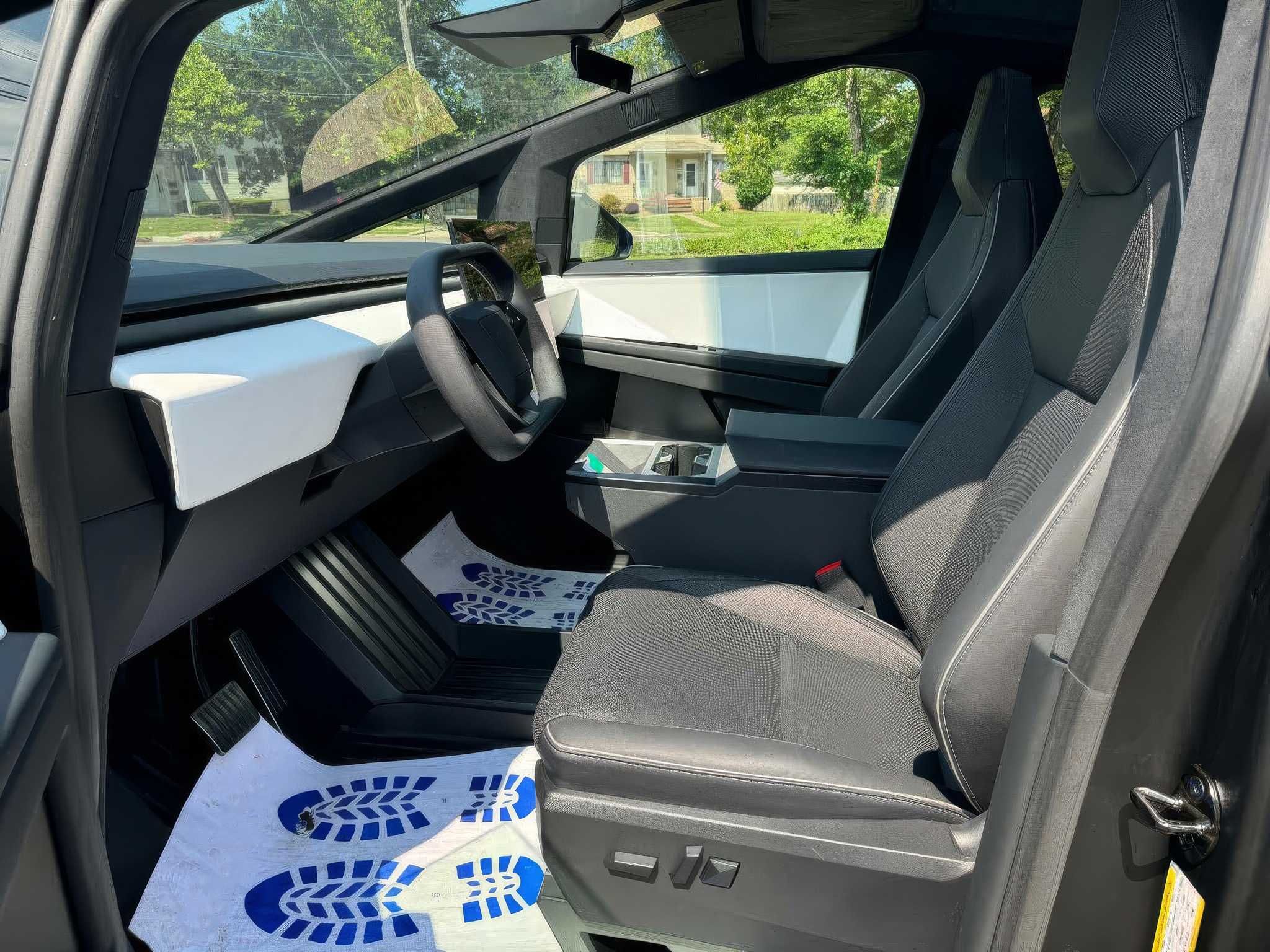 2024 Tesla Cybertruck Crew Cab