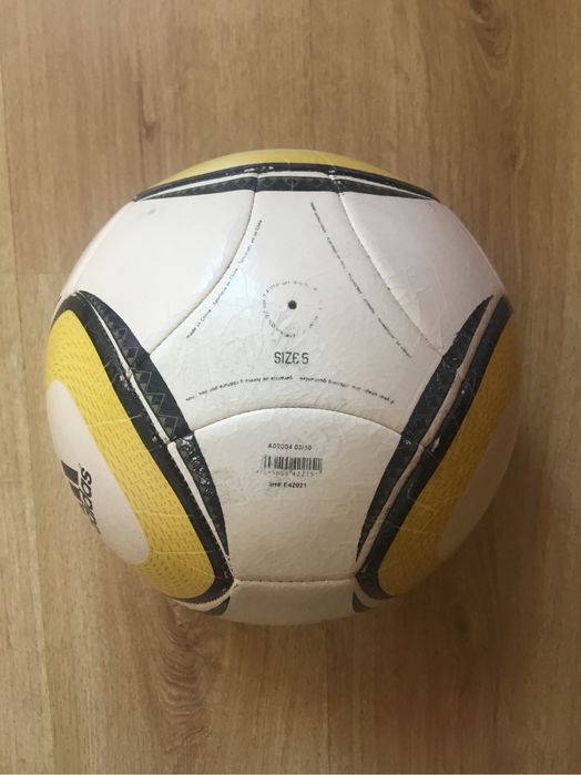 Bola Jabulani de 2010 (replica) em bom estado