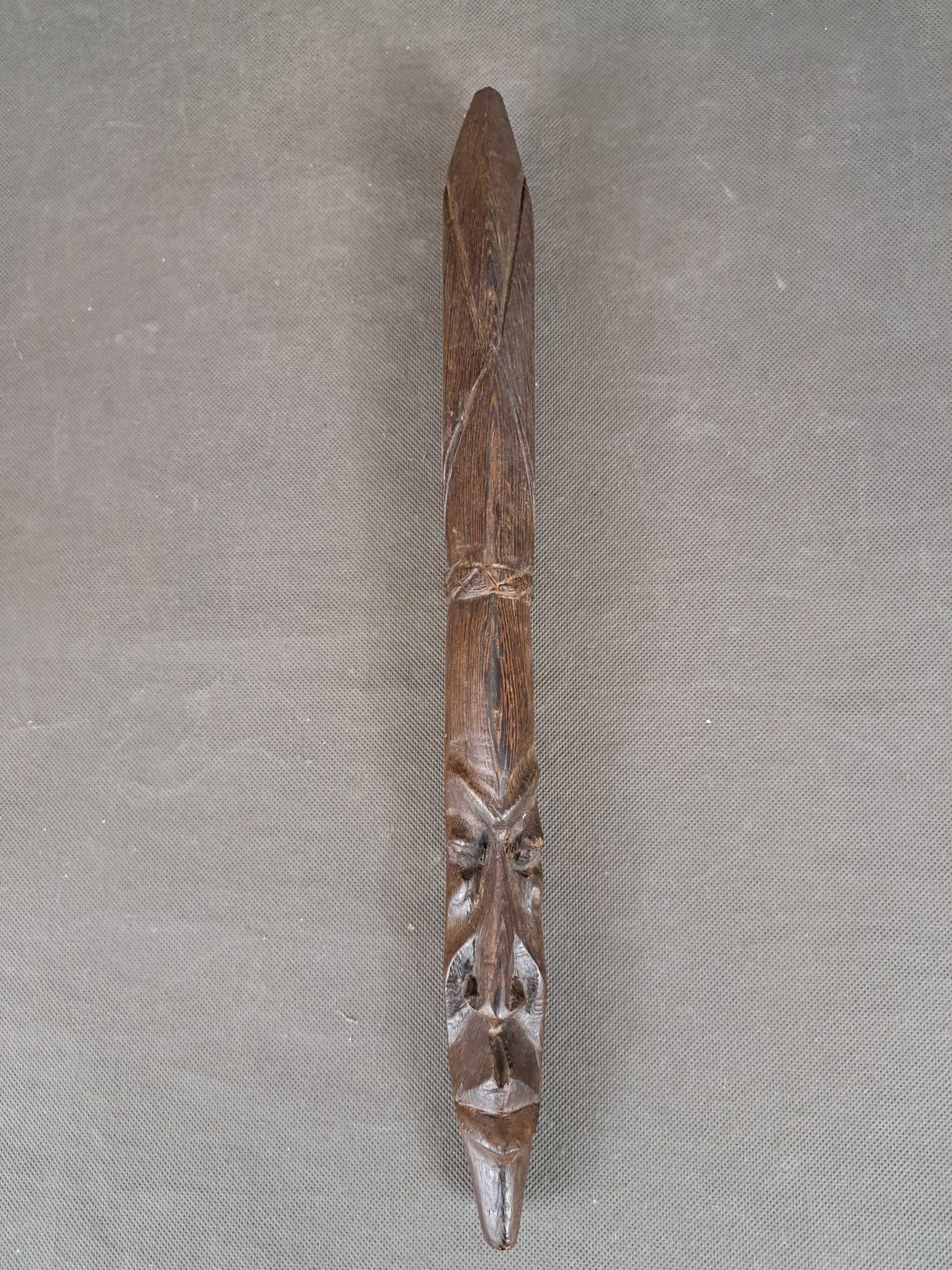 Afrykańska rzeźba drewniana, wisząca, wys. 41 cm