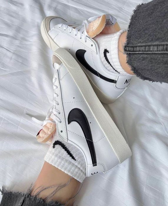 Продам новые кроссовки Nike