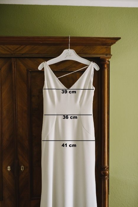 suknia ślubna prosta gładka klasyczna minimalistyczna S S/M Gala Aisha