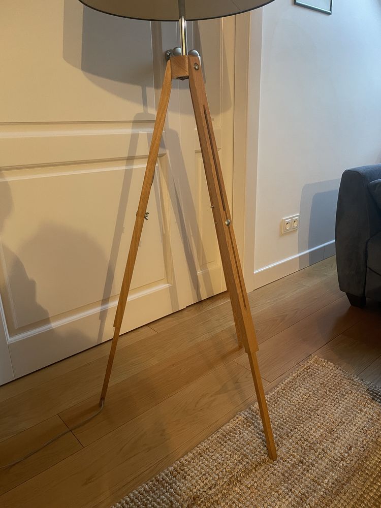 Lampa podłogowa tripod