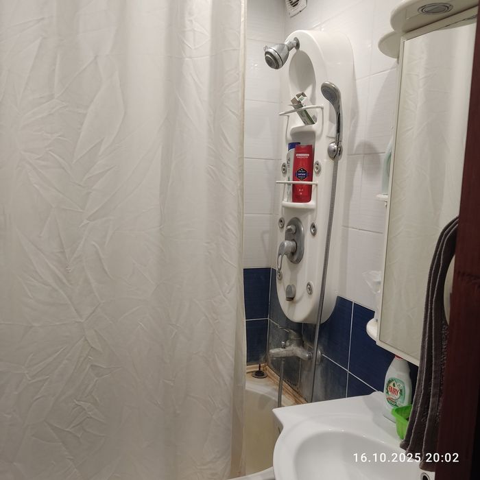 Здам кімнату дівчині/молодій жінці (можна з котиком) на Троєщині.