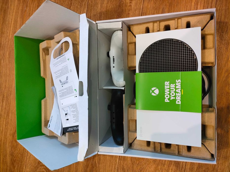 Xbox series S 512Гб + 2 геймпада та багато гарних ігор