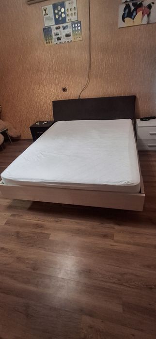 Двоспальне ліжко